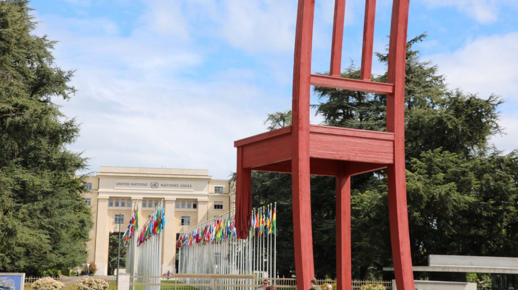 Photo of the Broken Chair, a giant wooden sculpture of a three-legged chair. In the background, the entrance to the UN building can be seen. (The Culture Trip | Sean Mowbray)