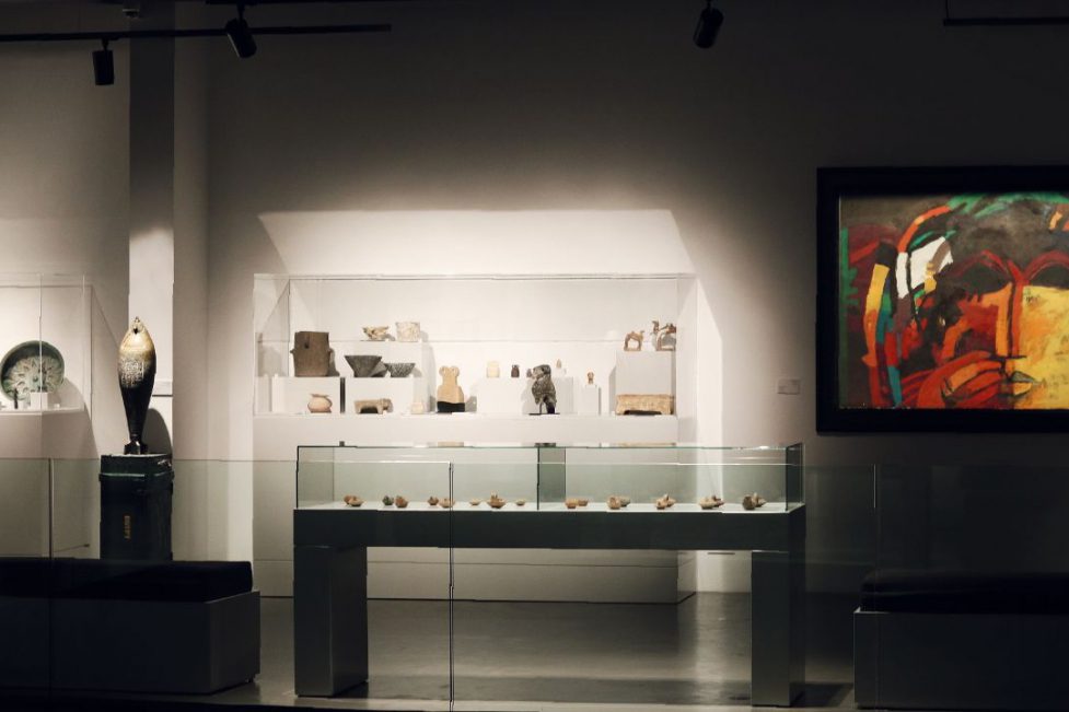 Picture showing paintings, sculptures, and pottery at the Nabu Museum. (Laudy Issa)