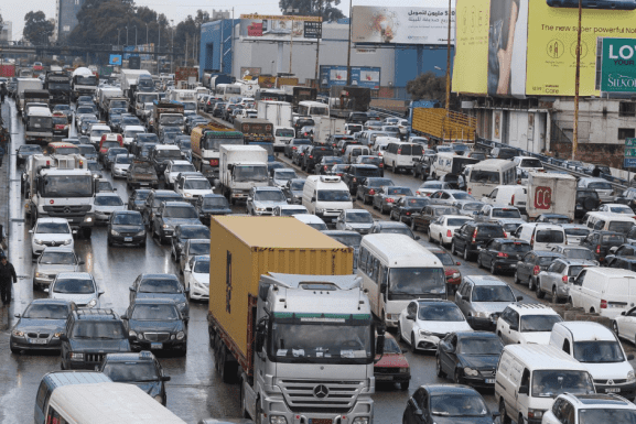 السير في بيروت (REUTERS | Mohamed Azakir)