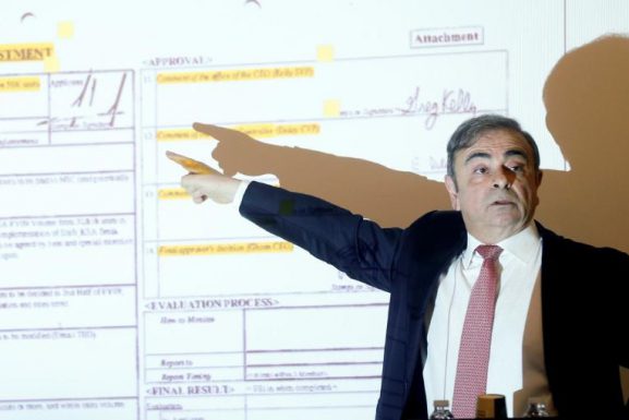 Former Nissan chairman Carlos Ghosn gestures during a news conference at the Lebanese Press Syndicate in Beirut, Lebanon January 8, 2020. (PHOTO: REUTERS/Mohamed Azakir)