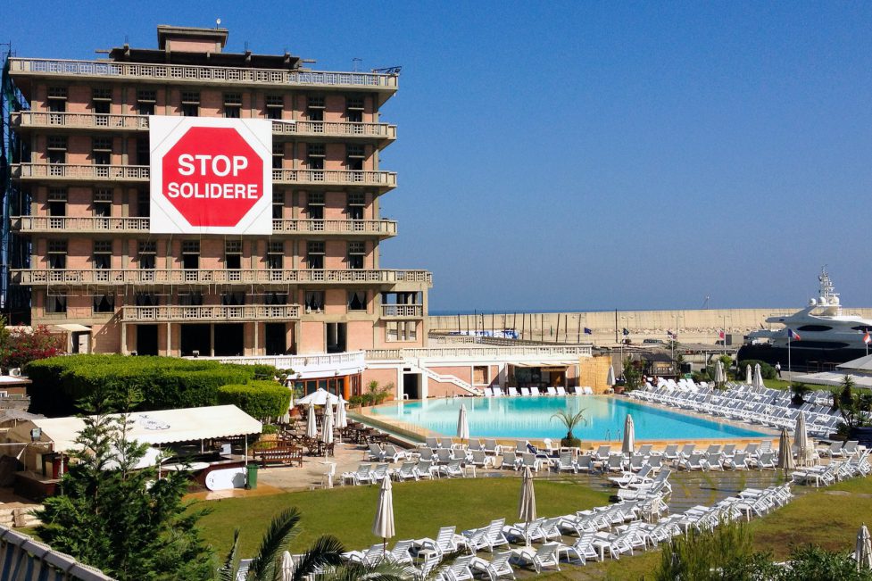A giant "Stop Solidere" sign drapes over the St. Georges Hotel for all to see. (Allan Leonard)
