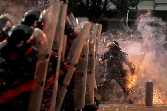 (Photo: Boston Globe via Ibrahim Amro / AFP / Getty Images) Violent security forces and protesters after Beirut blast